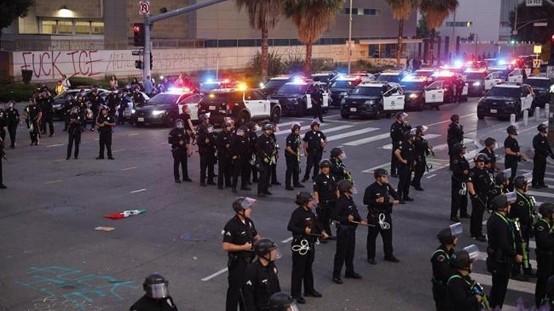 配资平台导航 洛杉矶宵禁时长缩短两小时